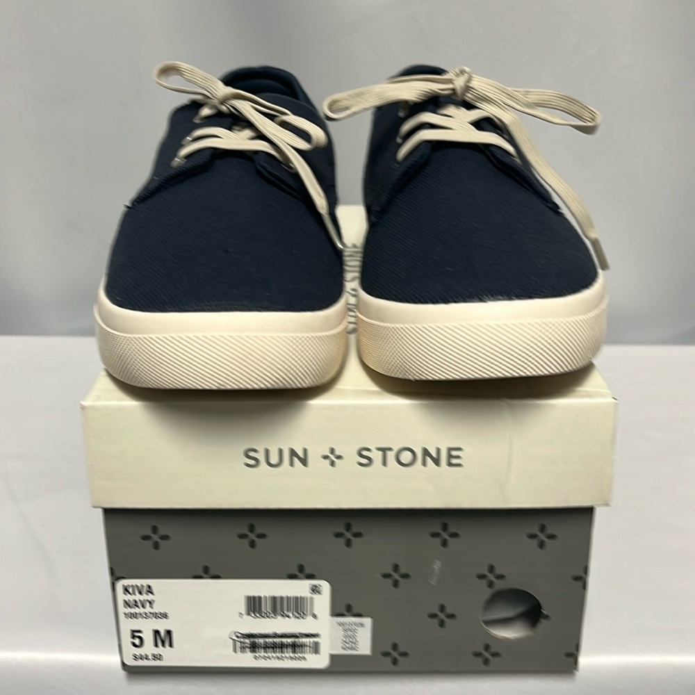 Sun + Stone Big Boys Kiva Sneakers, size 5M